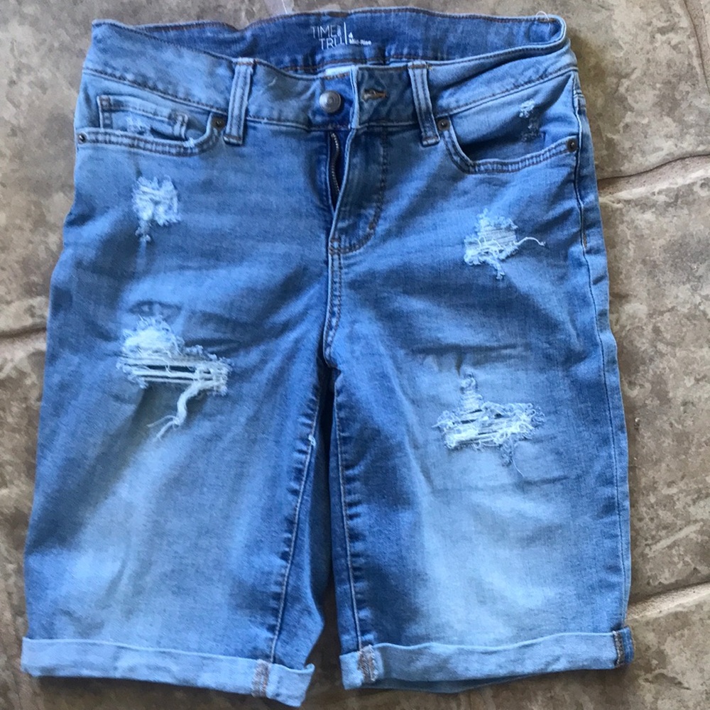 These are Time and Tru Bermuda denim shorts size 4.